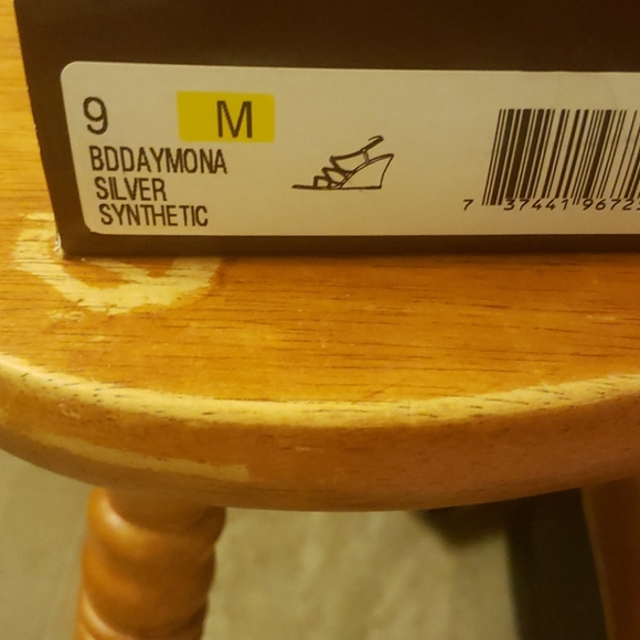 Shoe - Picture 2 of 7